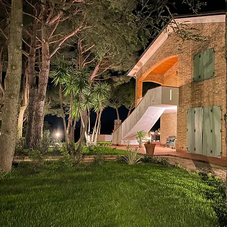 Lucilla - And Pool * Potenza Picena