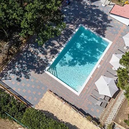 Lucilla - And Pool * Potenza Picena