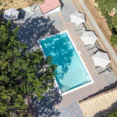 Lucilla - And Pool Hétvégi ház