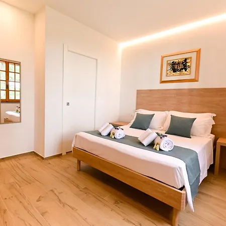 Villa Lucilla - Rooms And Pool *